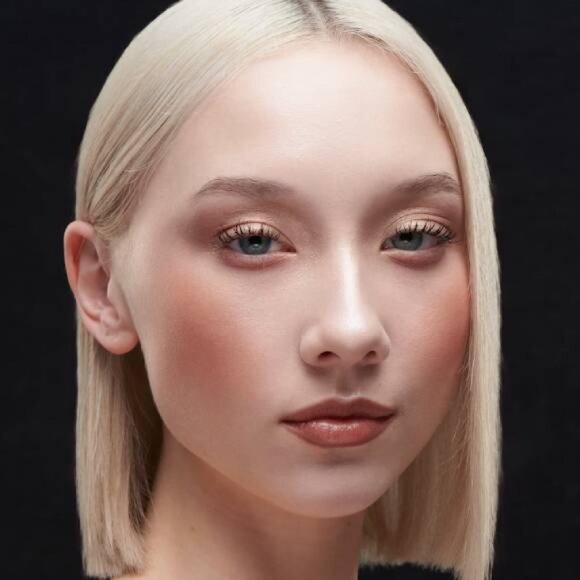 MAC Golden Hour Glow Face Palette in Medium - Picture 5 of 6